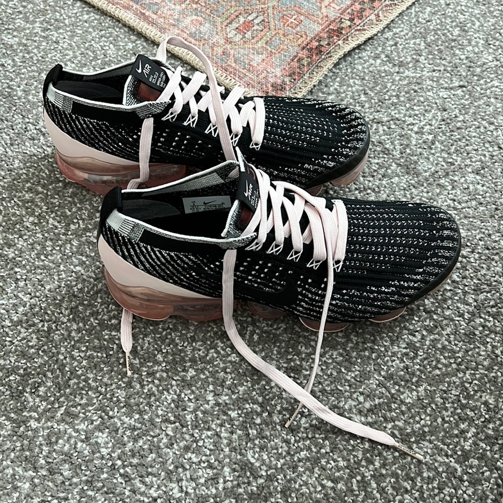 Nike Air Shoes!! Great condition!